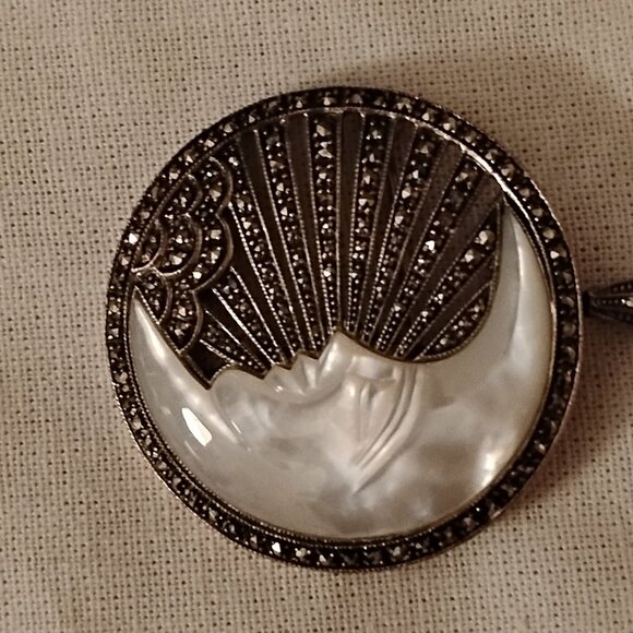 ❤️Vtg 925 Sterling Mother of Pearl Marcasite Crescent Moon Brooch/Pin Pendant - Picture 2 of 5